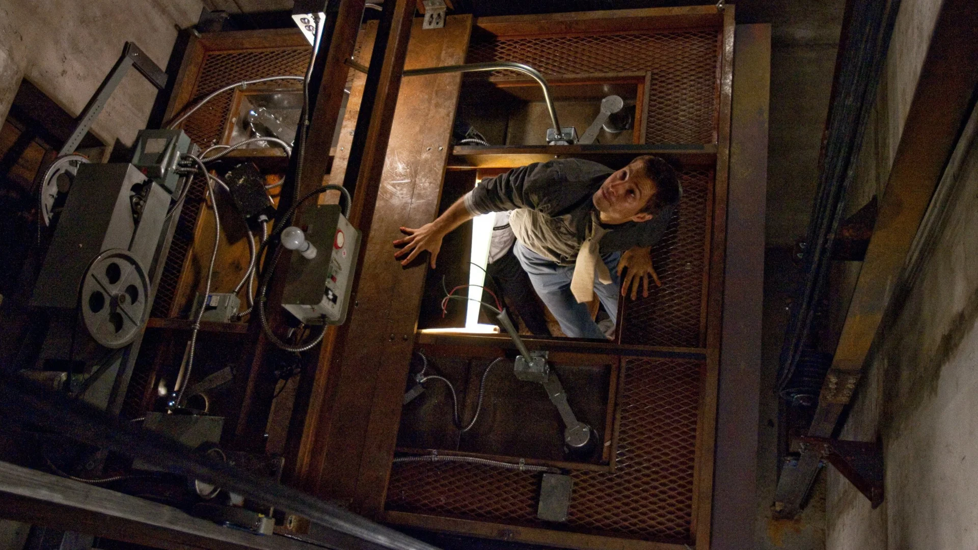 Şeytan - Devil (2010) 2010, Bokeem Woodbine, Brian Nelson, Caroline Dhavernas, Chris Messina, Gerilim, Gizem, John Erick Dowdle, Korku, M. Night Shyamalan