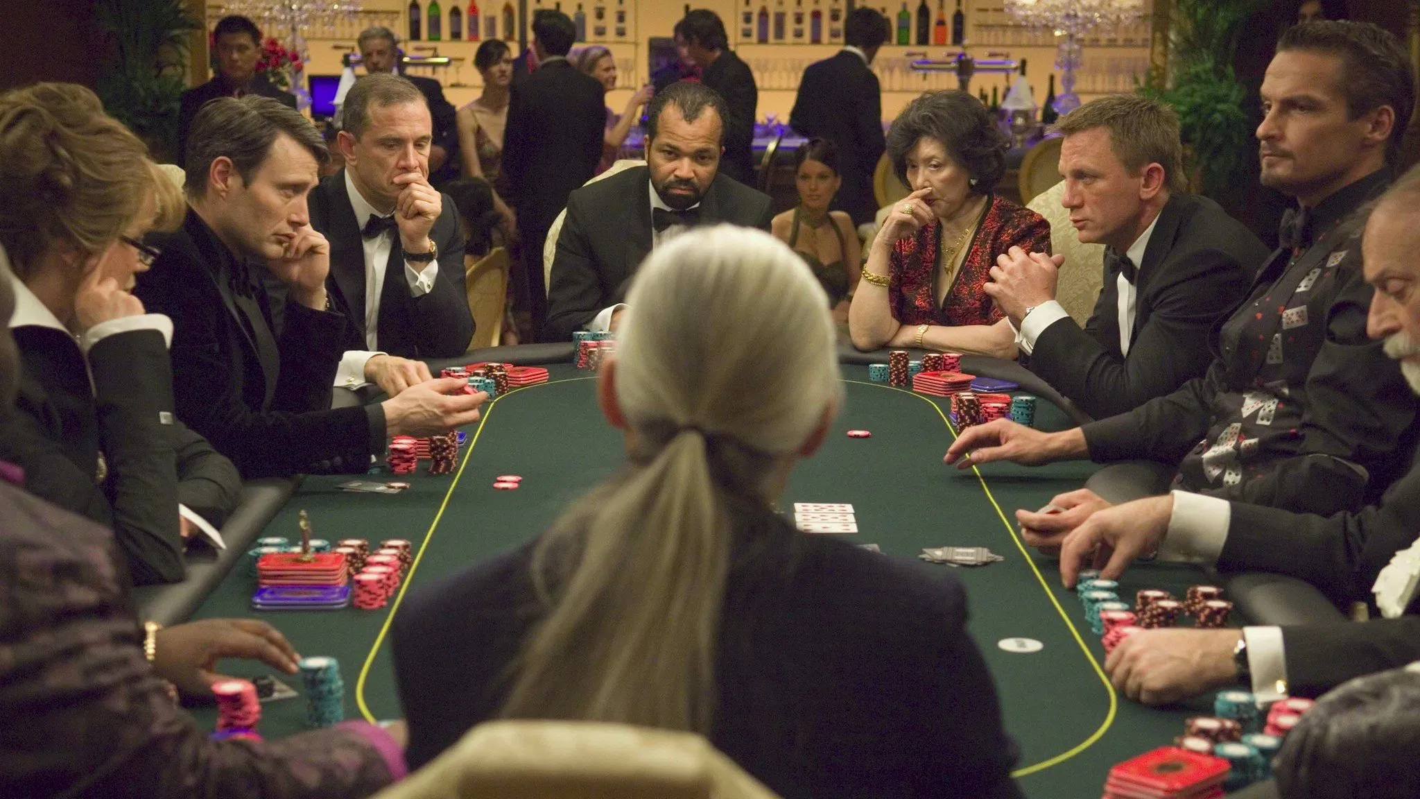 Casino Royale 2006, Aksiyon, Alessandra Ambrosio, Amerika Birleşik Devletleri, Birleşik Krallık, Daniel Craig, Eva Green, Gerilim, Giancarlo Giannini, Jeffrey Wright, Judi Dench, Macera, Mads Mikkelsen, Martin Campbell, Neal Purvis, Robert Wade