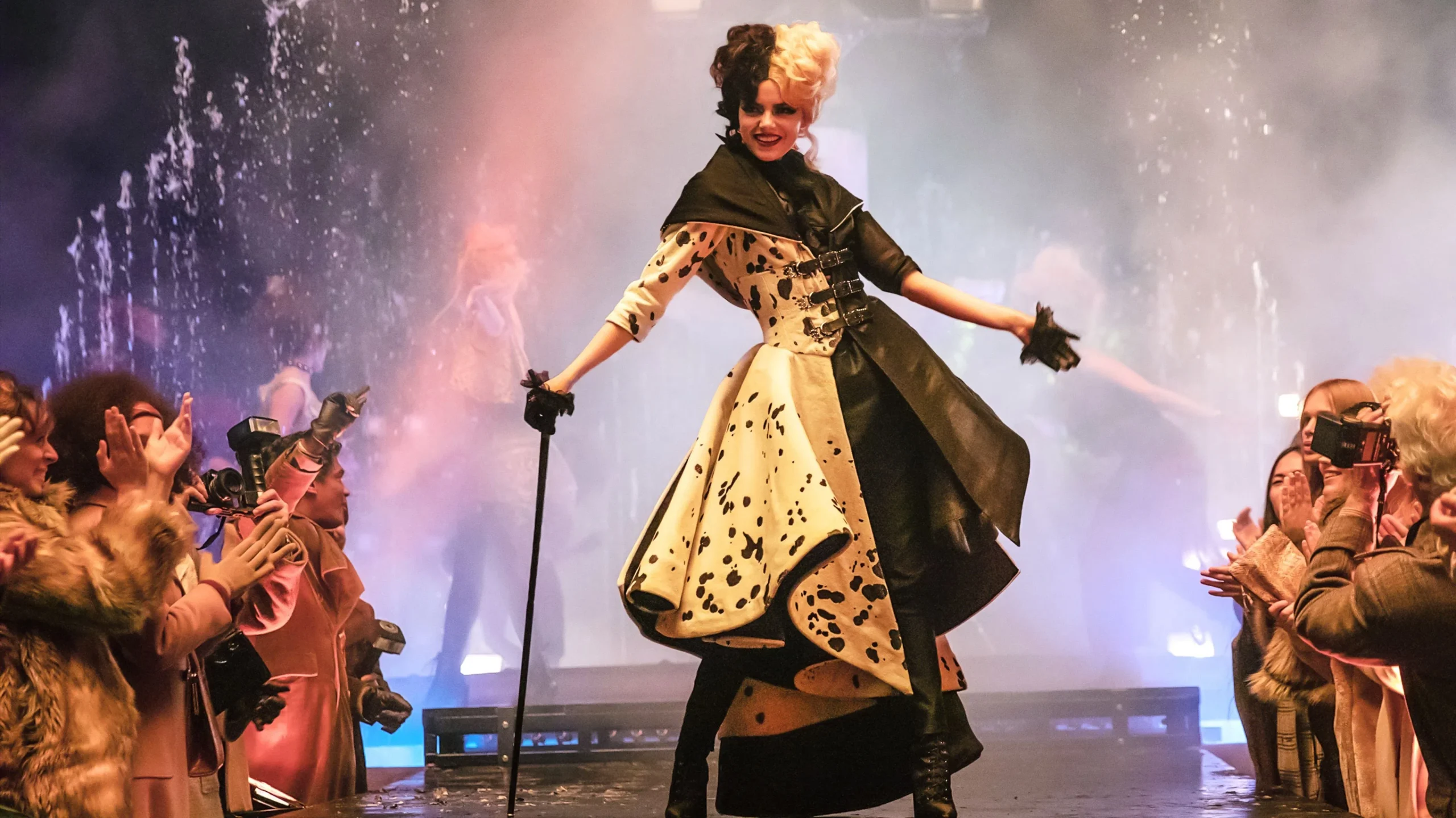 Cruella (2021) 3 Cruella (2021) 2021, Aline Brosh McKenna, Craig Gillespie, Dana Fox, Dram, Emma Stone, Emma Thompson, Joel Fry, Komedi, Paul Walter Hauser, Suç, Tony McNamara