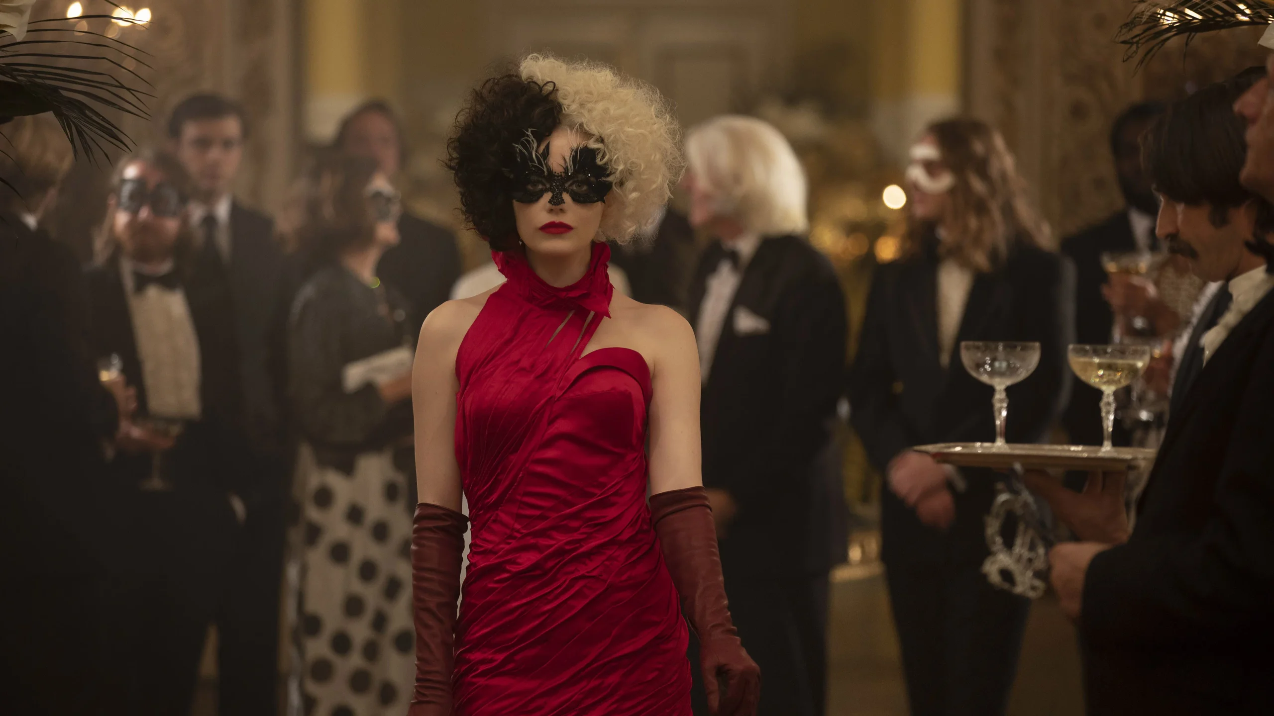 Cruella (2021) 4 Cruella (2021) 2021, Aline Brosh McKenna, Craig Gillespie, Dana Fox, Dram, Emma Stone, Emma Thompson, Joel Fry, Komedi, Paul Walter Hauser, Suç, Tony McNamara