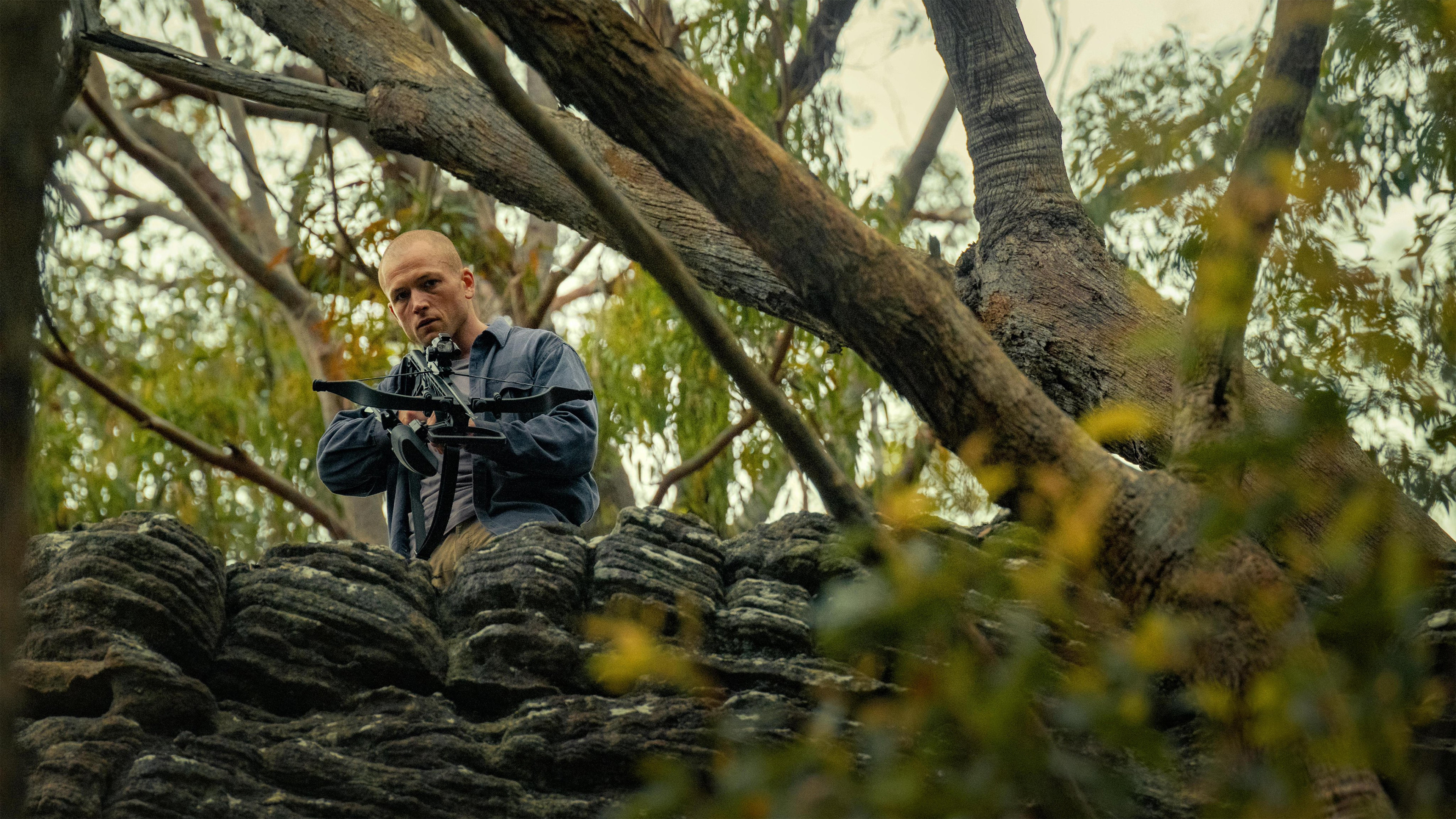 Apex 3 Apex 2026, Aaron Pedersen, Aksiyon, Amerika Birleşik Devletleri, Avustralya, Baltasar Kormakur, Bessie Holland, Caitlin Stasey, Charlize Theron, Eric Bana, Gerilim, İzlanda, Jeremy Robbins, Matt Whelan, Taron Egerton, Zachary Garred