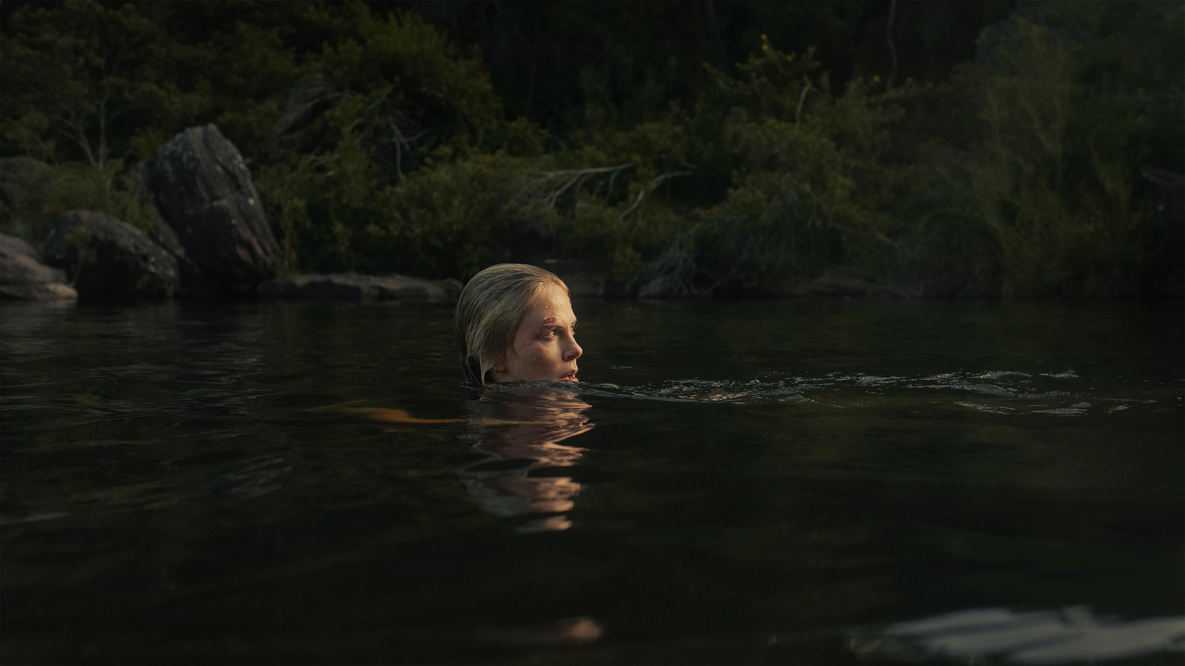 Apex 4 Apex 2026, Aaron Pedersen, Aksiyon, Amerika Birleşik Devletleri, Avustralya, Baltasar Kormakur, Bessie Holland, Caitlin Stasey, Charlize Theron, Eric Bana, Gerilim, İzlanda, Jeremy Robbins, Matt Whelan, Taron Egerton, Zachary Garred