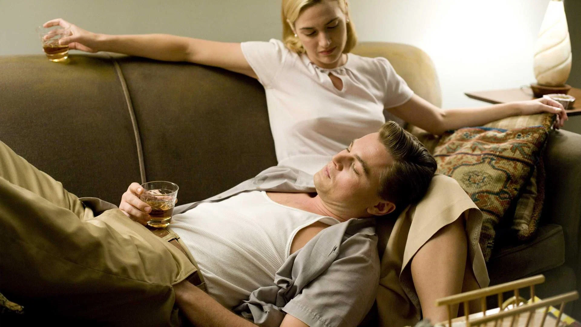 Hayallerin Peşinde 2 Hayallerin Peşinde 2008, Amerika Birleşik Devletleri, Birleşik Krallık, David Harbour, Dram, Dylan Baker, İngilizce, Justin Haythe, Kate Winslet, Kathryn Hahn, Kathy Bates, Leonardo DiCaprio, Michael Shannon, Romantik, Sam Mendes, Ty Simpkins