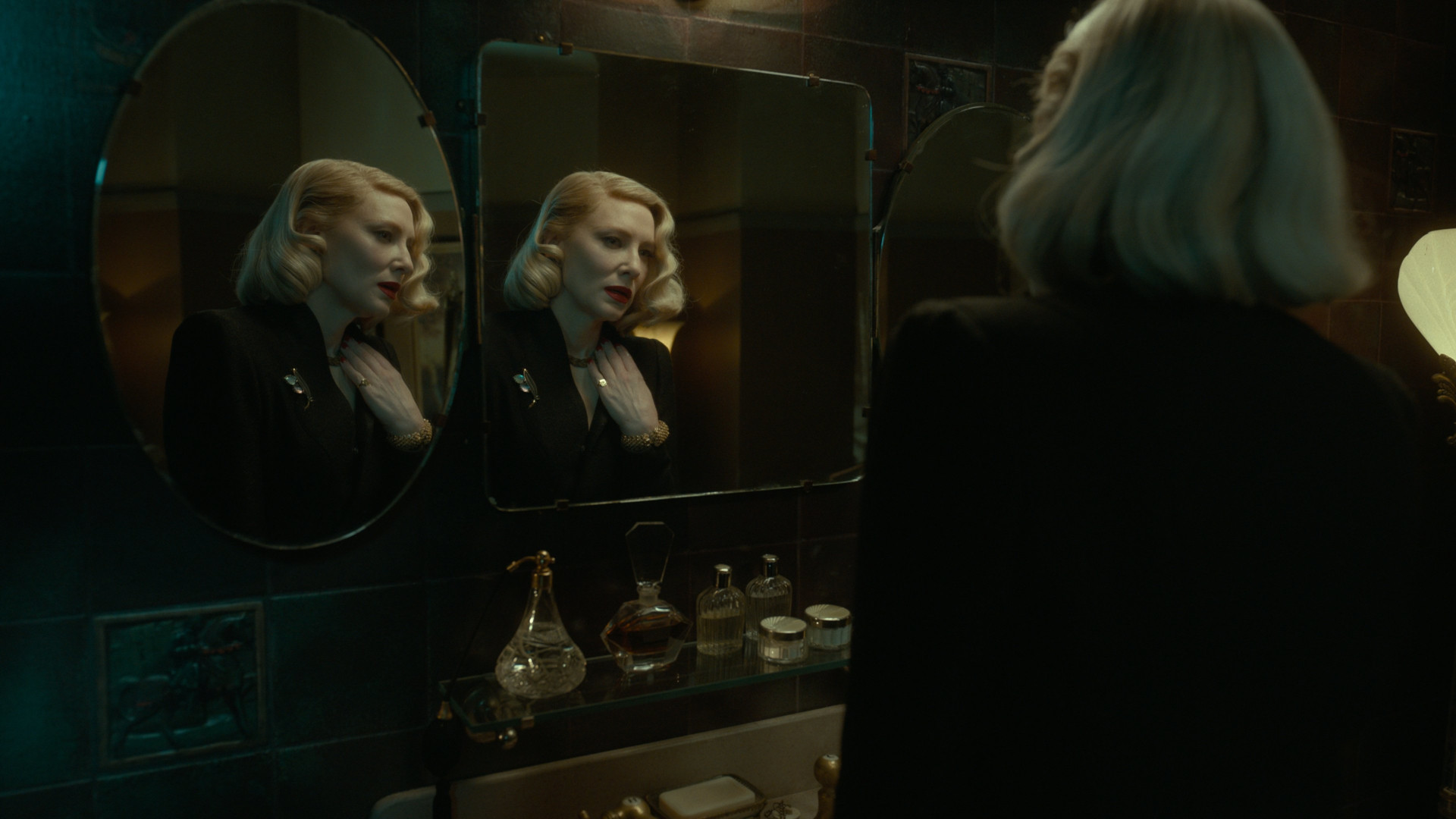 Kabus Sokağı 2021, Amerika Birleşik Devletleri, Bradley Cooper, Cate Blanchett, Dram, Gerilim, Guillermo del Toro, İngilizce, Kim Morgan, Natalie Brown, Richard Jenkins, Rooney Mara, Suç, Toni Collette, Willem Dafoe