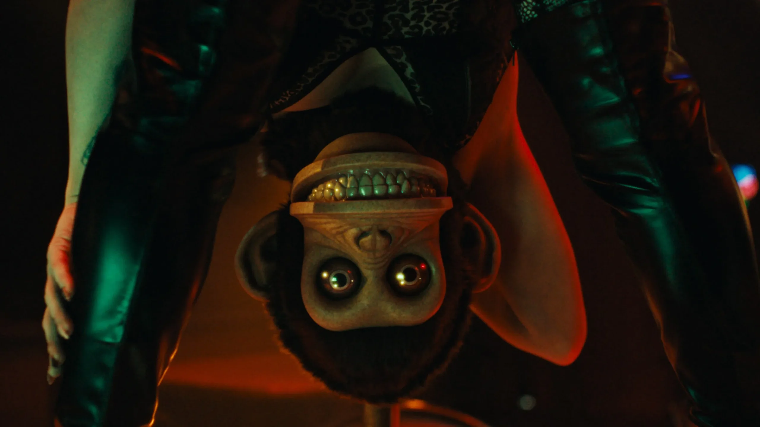 Maymun 2025, Adam Scott, Amerika Birleşik Devletleri, Christian Convery, Colin O'Brien, Elijah Wood, İngilizce, Kanada, Komedi, Korku, Osgood Perkins, Rohan Campbell, Tatiana Maslany, Theo James