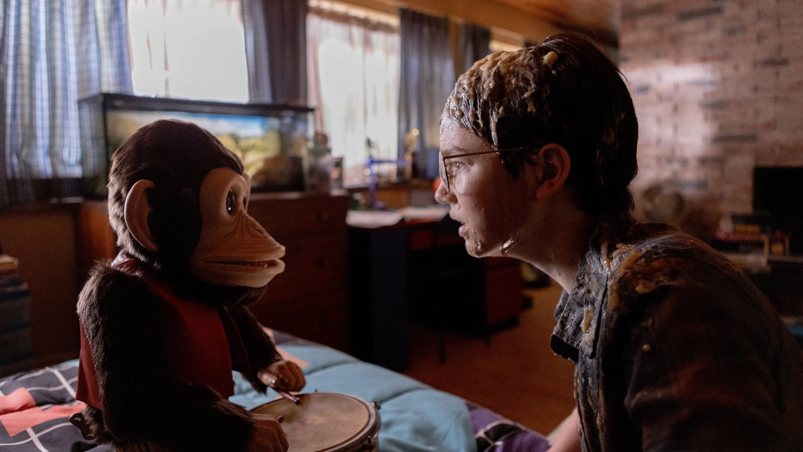 Maymun 2025, Adam Scott, Amerika Birleşik Devletleri, Christian Convery, Colin O'Brien, Elijah Wood, İngilizce, Kanada, Komedi, Korku, Osgood Perkins, Rohan Campbell, Tatiana Maslany, Theo James