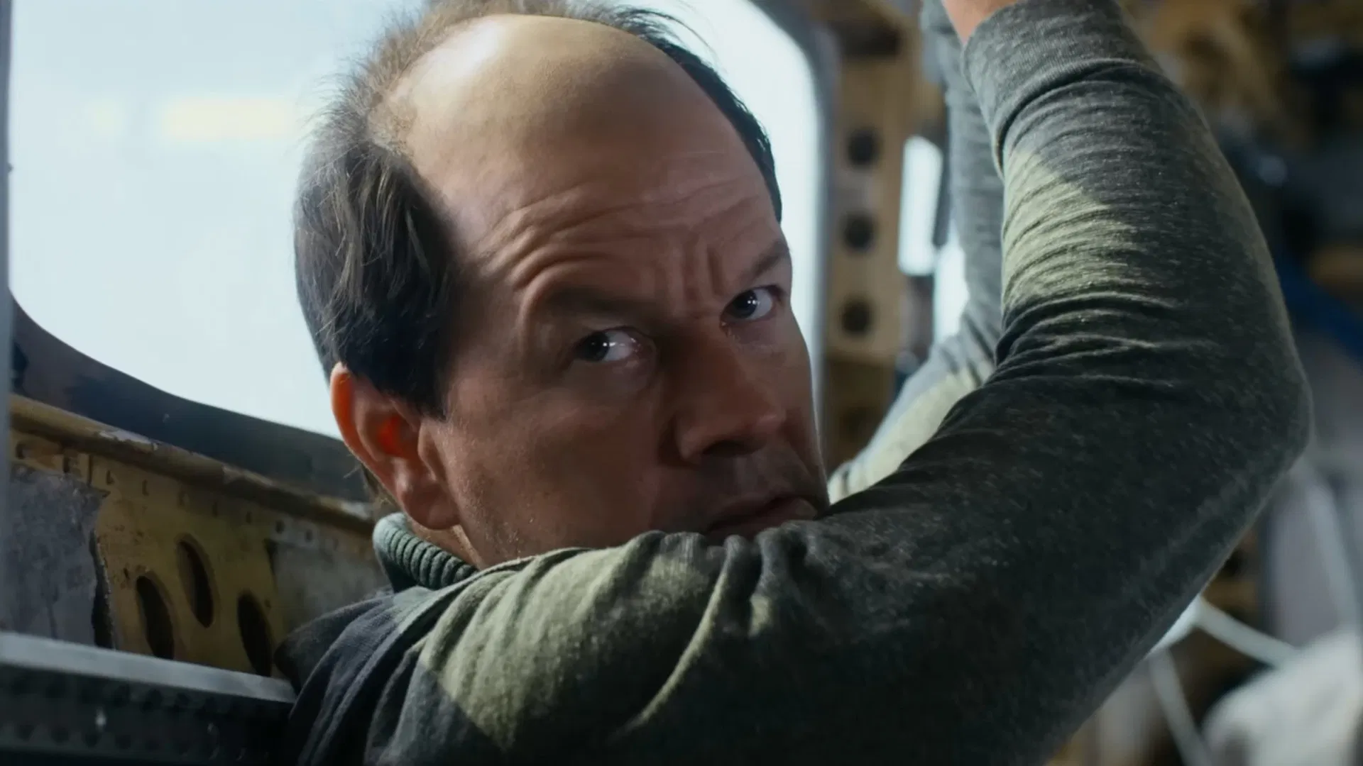 Ölümcül Uçuş 2025, Aksiyon, Amerika Birleşik Devletleri, Atanas Srebrev, Gerilim, İngilizce, Jared Rosenberg, Leah Remini, Maaz Ali, Mark Wahlberg, Mel Gibson, Michelle Dockery, Monib Abhat, Paul Ben-Victor, Topher Grace